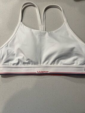 NWT • lululemon • Flow Y Mid-Support Bra with Logo B/C Cup • size 6